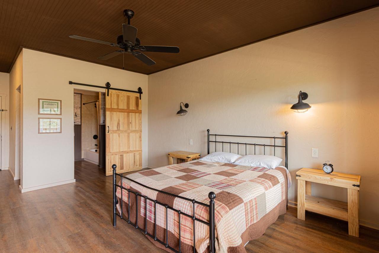 Miners Cabin #4 - King Bed - Private Balcony With Views 图姆斯顿 外观 照片