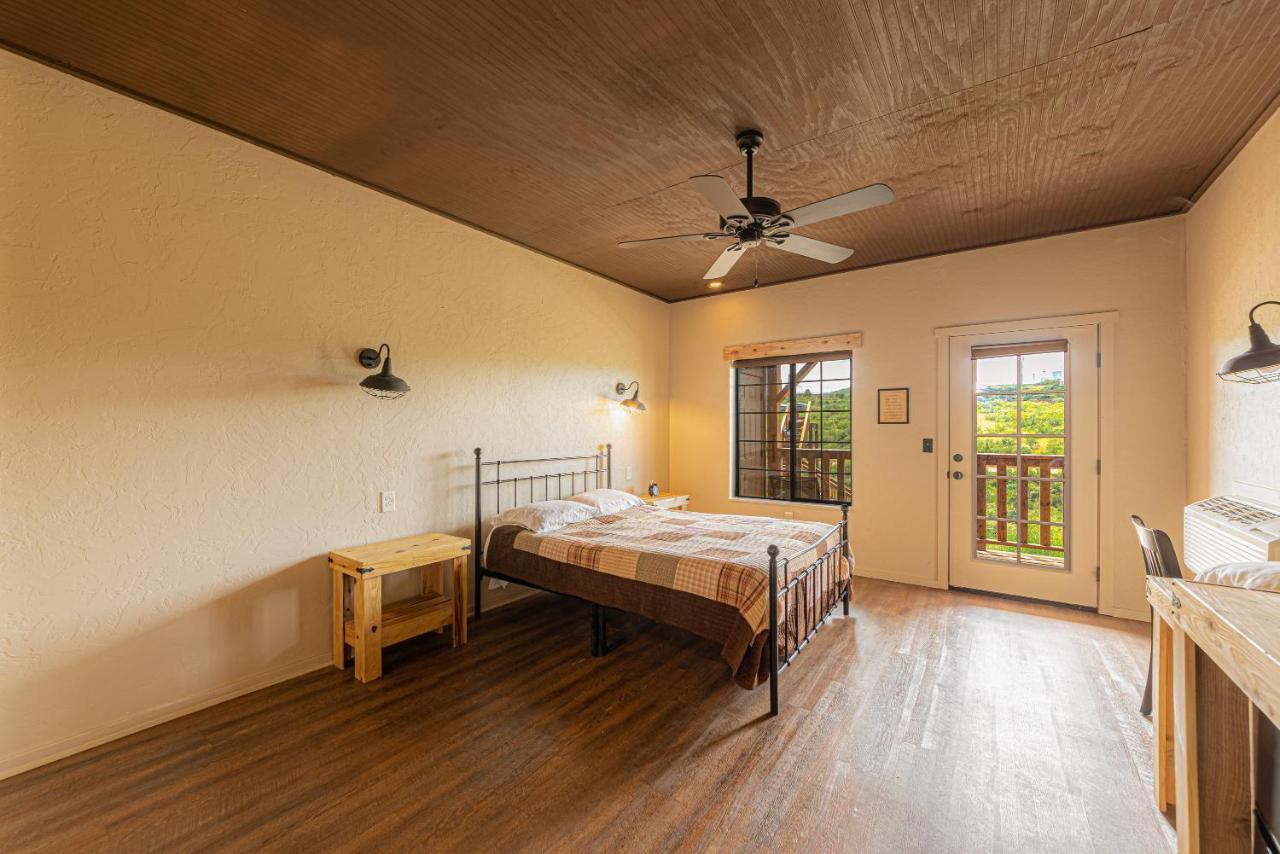 Miners Cabin #4 - King Bed - Private Balcony With Views 图姆斯顿 外观 照片