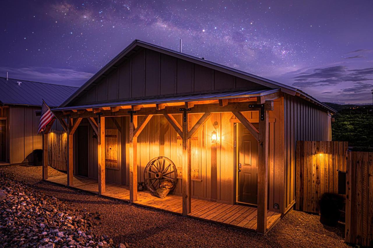 Miners Cabin #4 - King Bed - Private Balcony With Views 图姆斯顿 外观 照片