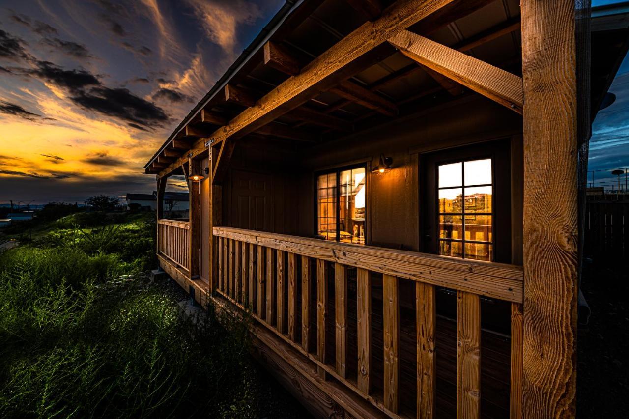 Miners Cabin #4 - King Bed - Private Balcony With Views 图姆斯顿 外观 照片