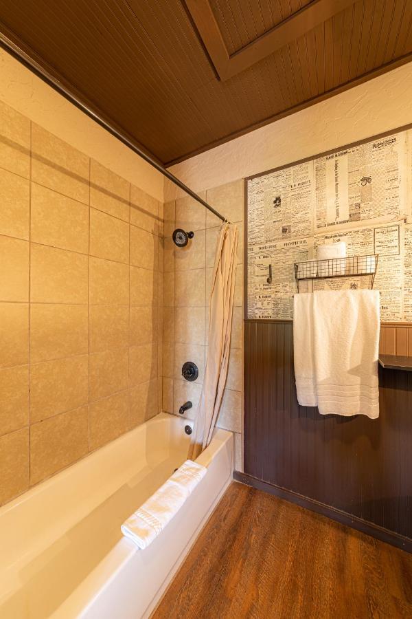 Miners Cabin #4 - King Bed - Private Balcony With Views 图姆斯顿 外观 照片
