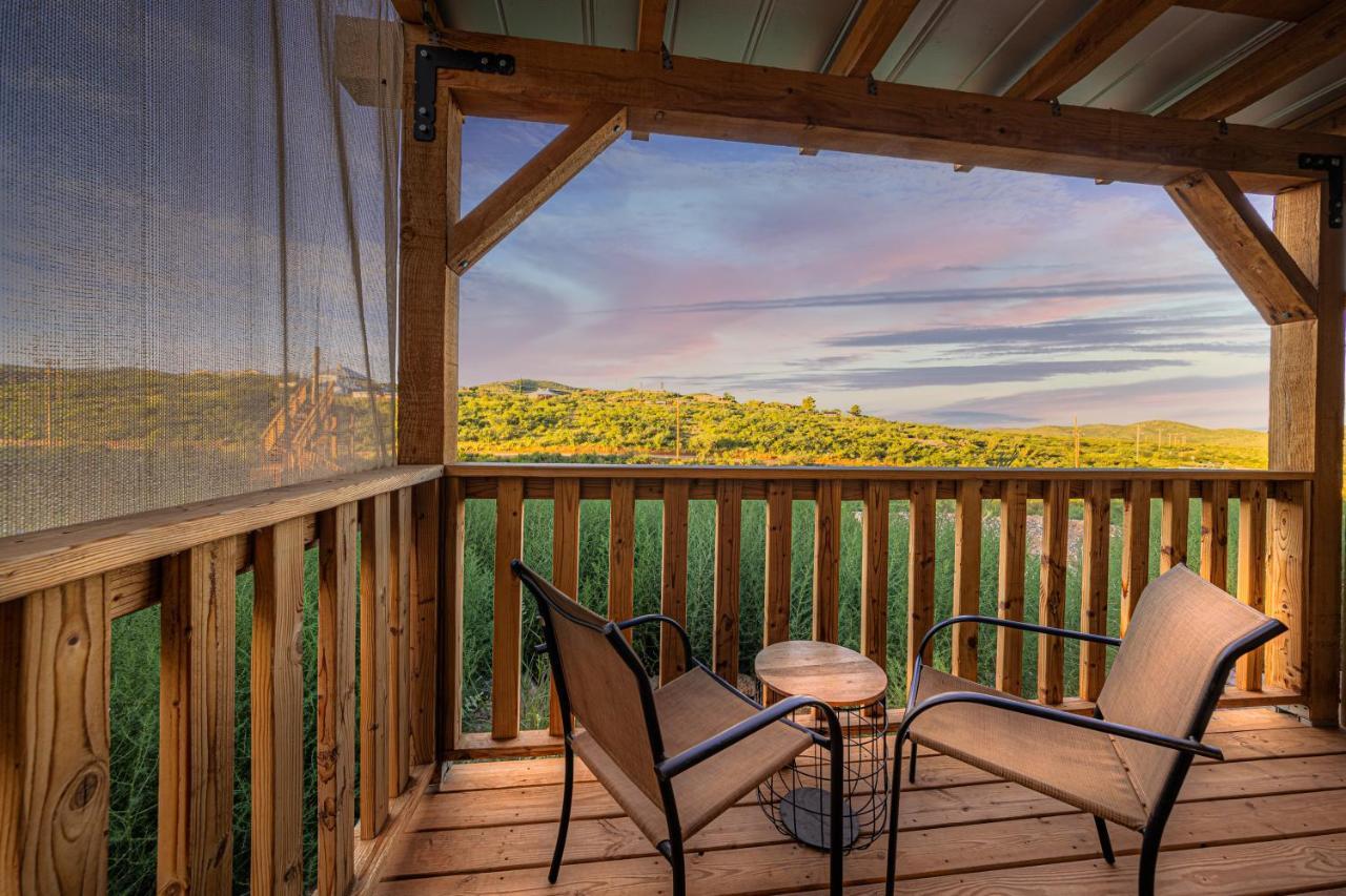 Miners Cabin #4 - King Bed - Private Balcony With Views 图姆斯顿 外观 照片